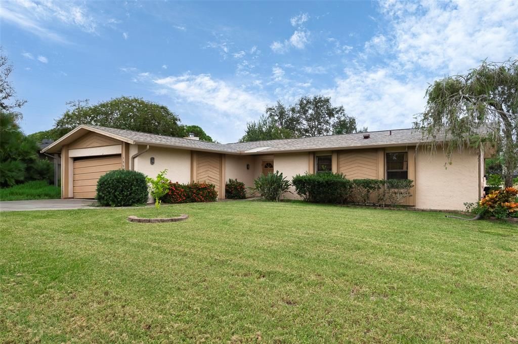 Под контрактом: $450,000 (3 спален, 2 ванн, 1760 Квадратных фут)