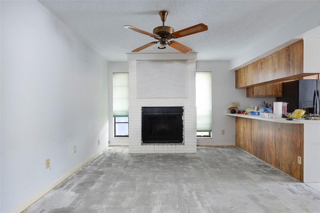 Под контрактом: $450,000 (3 спален, 2 ванн, 1760 Квадратных фут)