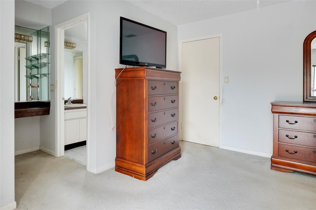 Под контрактом: $450,000 (3 спален, 2 ванн, 1760 Квадратных фут)