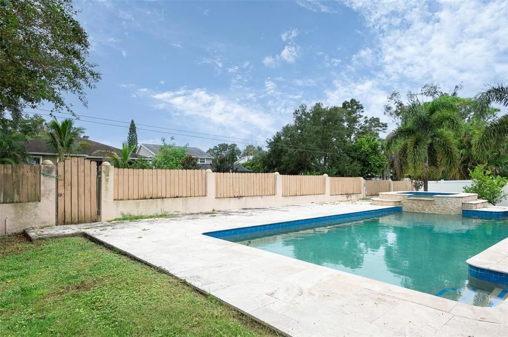 Под контрактом: $450,000 (3 спален, 2 ванн, 1760 Квадратных фут)