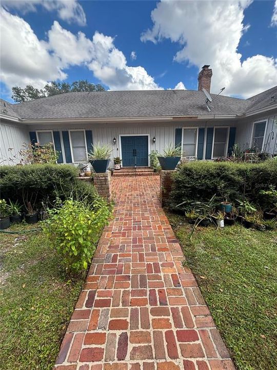 For Sale: $435,000 (3 beds, 3 baths, 2719 Square Feet)