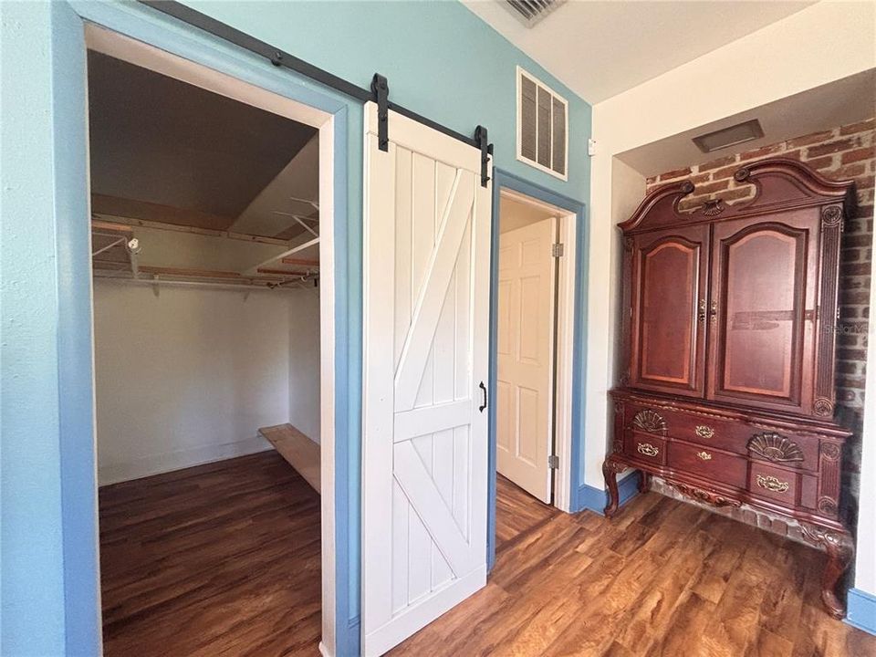 For Sale: $435,000 (3 beds, 3 baths, 2719 Square Feet)