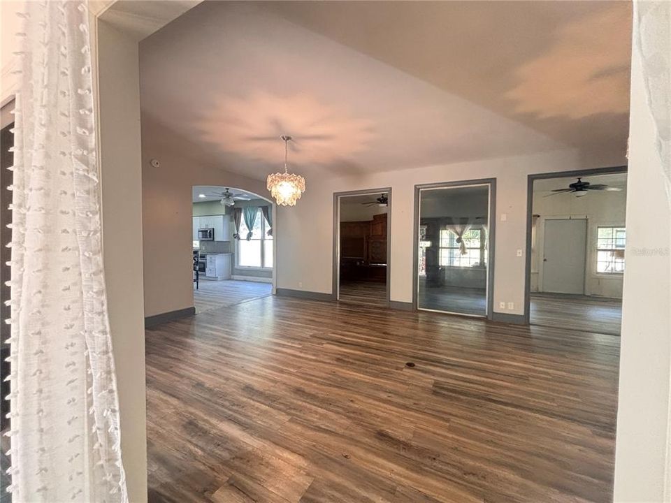 For Sale: $435,000 (3 beds, 3 baths, 2719 Square Feet)