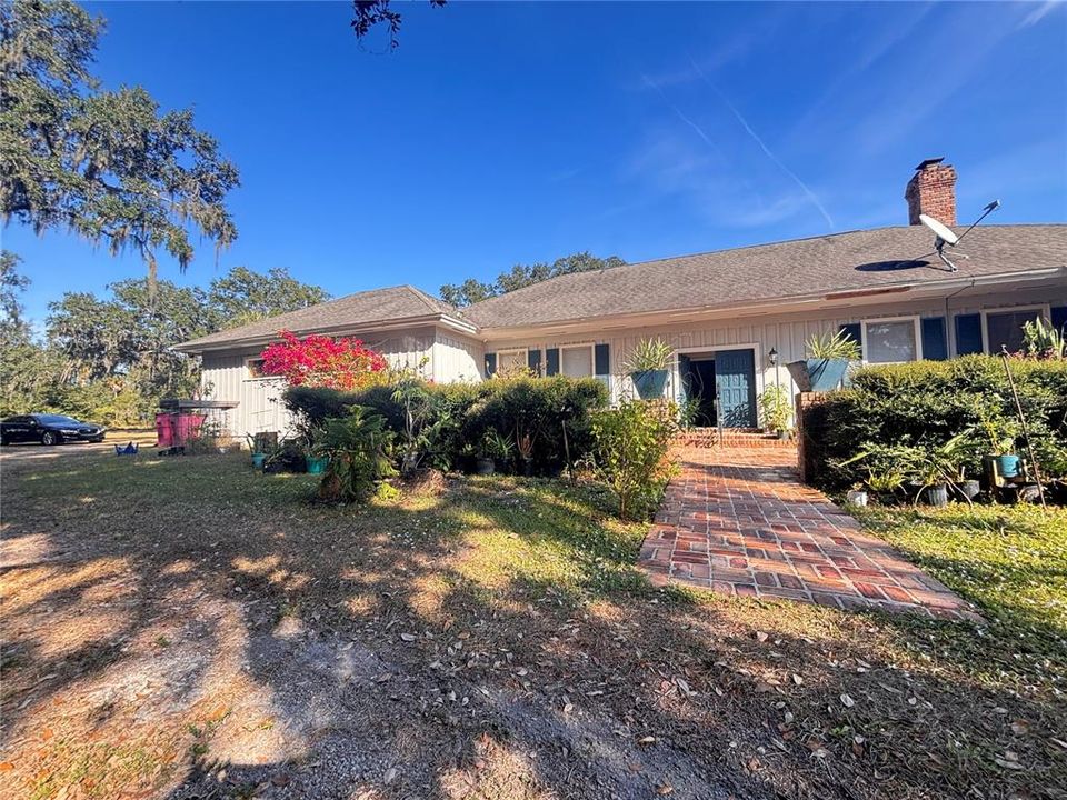 For Sale: $435,000 (3 beds, 3 baths, 2719 Square Feet)