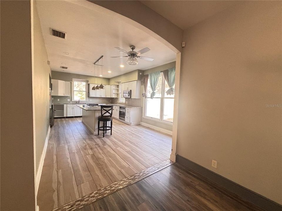 For Sale: $435,000 (3 beds, 3 baths, 2719 Square Feet)