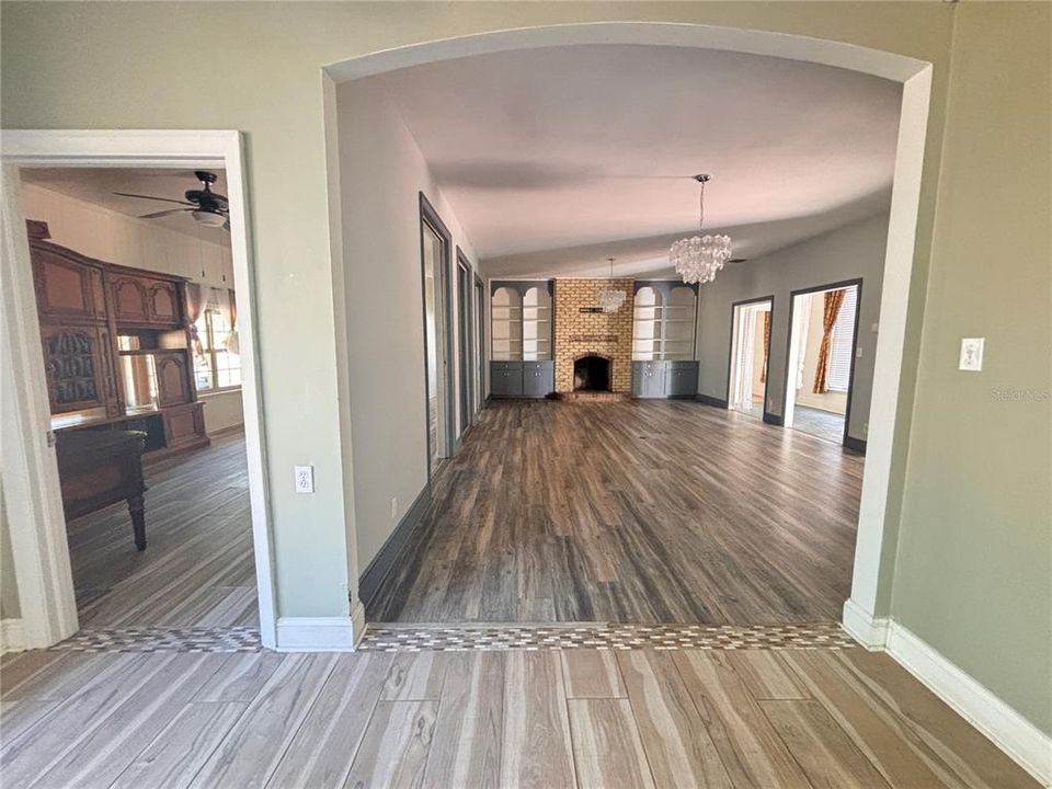 For Sale: $435,000 (3 beds, 3 baths, 2719 Square Feet)