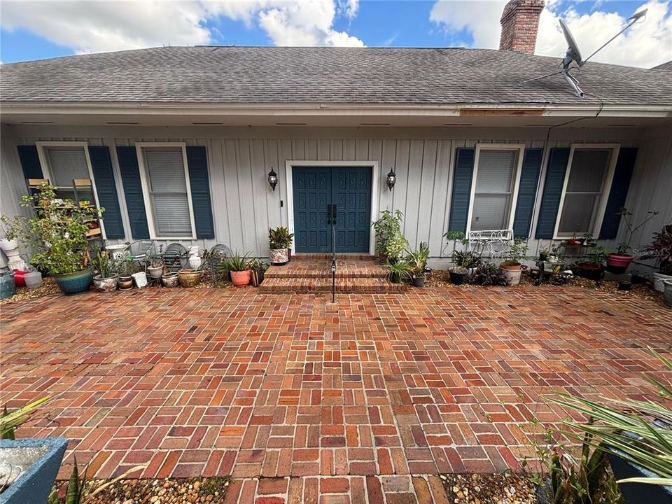 For Sale: $435,000 (3 beds, 3 baths, 2719 Square Feet)