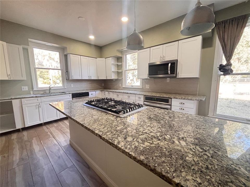 For Sale: $435,000 (3 beds, 3 baths, 2719 Square Feet)