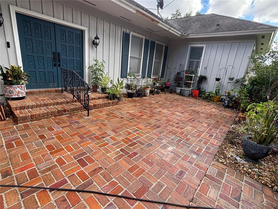 For Sale: $435,000 (3 beds, 3 baths, 2719 Square Feet)