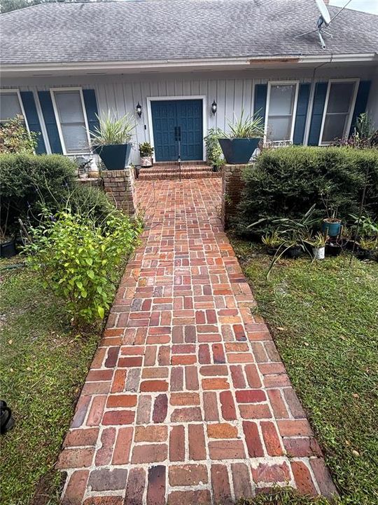 For Sale: $435,000 (3 beds, 3 baths, 2719 Square Feet)