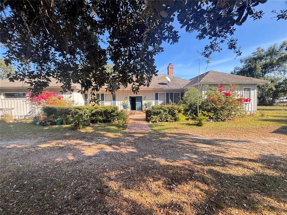 For Sale: $435,000 (3 beds, 3 baths, 2719 Square Feet)