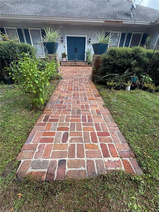 For Sale: $435,000 (3 beds, 3 baths, 2719 Square Feet)