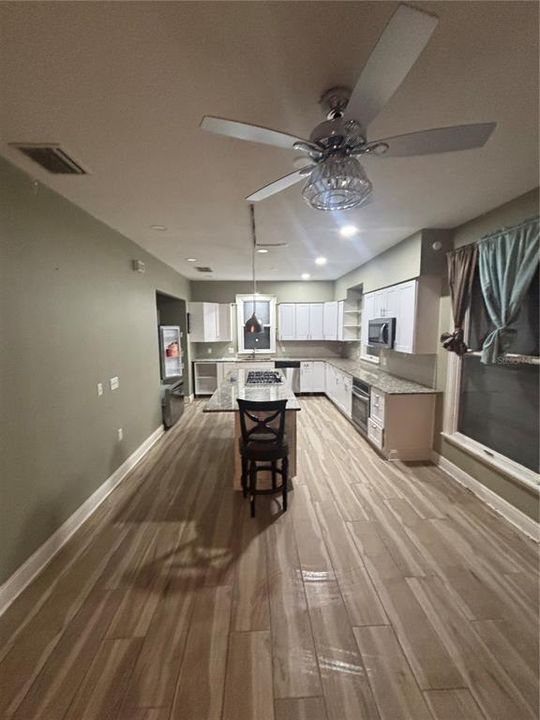 For Sale: $435,000 (3 beds, 3 baths, 2719 Square Feet)