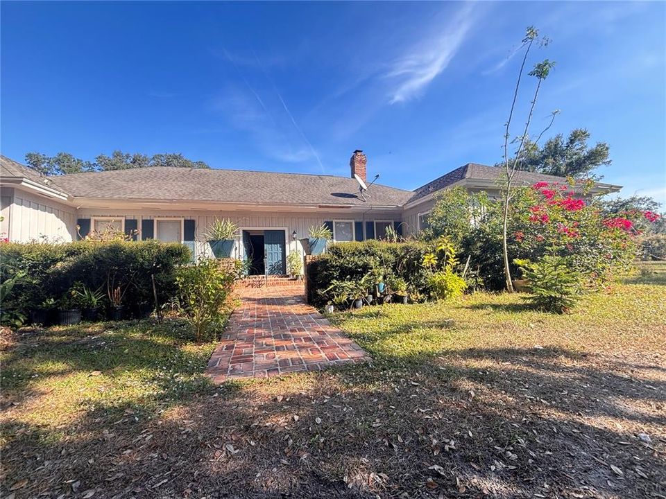 For Sale: $435,000 (3 beds, 3 baths, 2719 Square Feet)