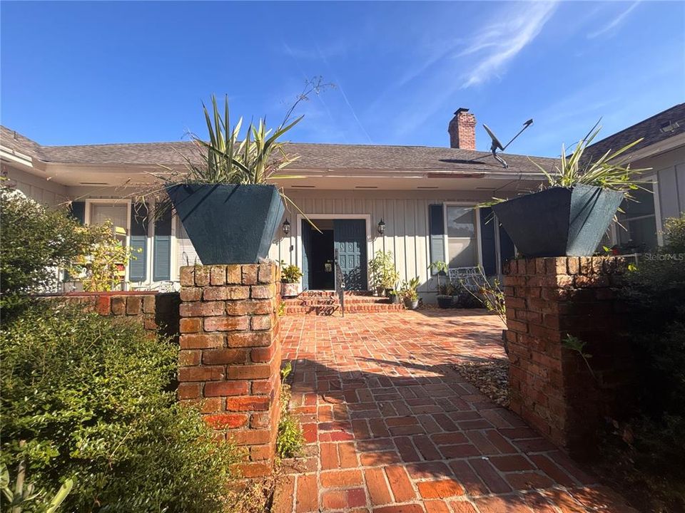 For Sale: $435,000 (3 beds, 3 baths, 2719 Square Feet)