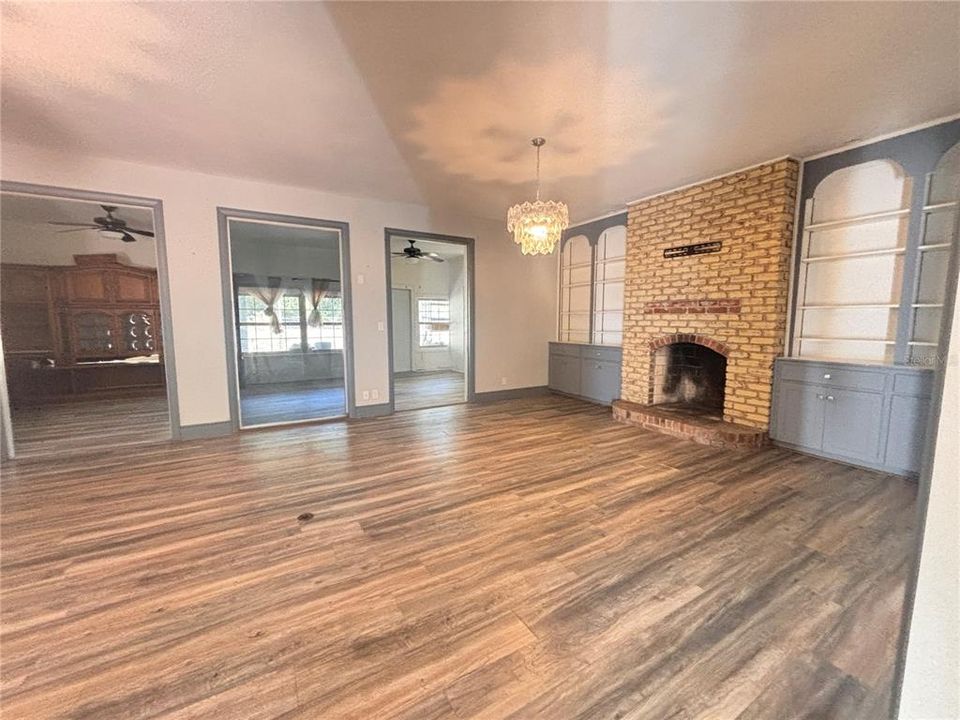 For Sale: $435,000 (3 beds, 3 baths, 2719 Square Feet)