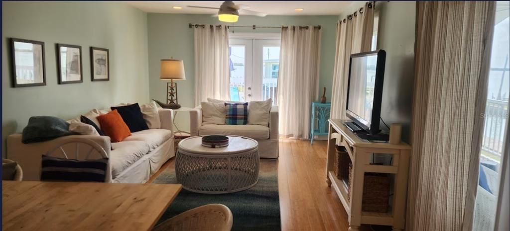 Active With Contract: $765,000 (3 beds, 1 baths, 957 Square Feet)