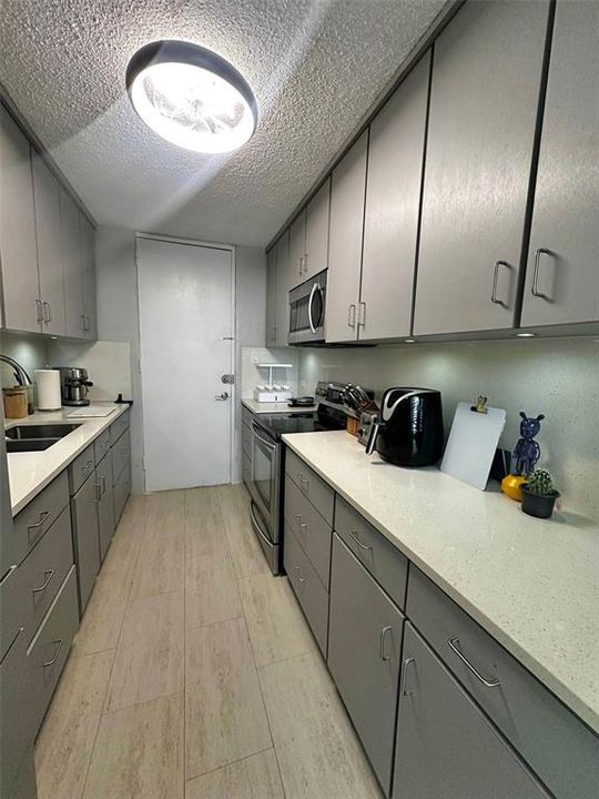 For Rent: $3,000 (2 beds, 2 baths, 1054 Square Feet)