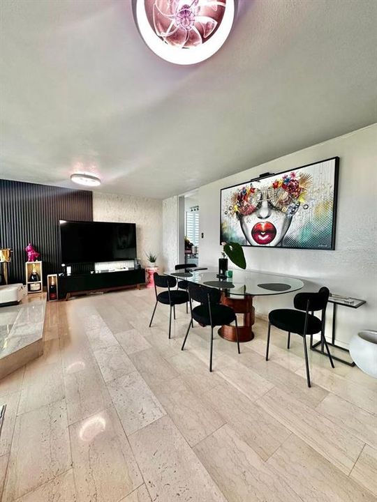 For Rent: $3,000 (2 beds, 2 baths, 1054 Square Feet)