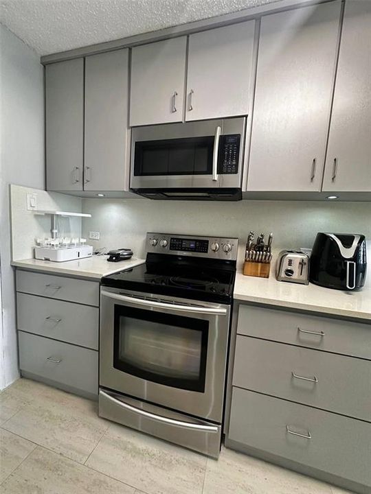 For Rent: $3,000 (2 beds, 2 baths, 1054 Square Feet)