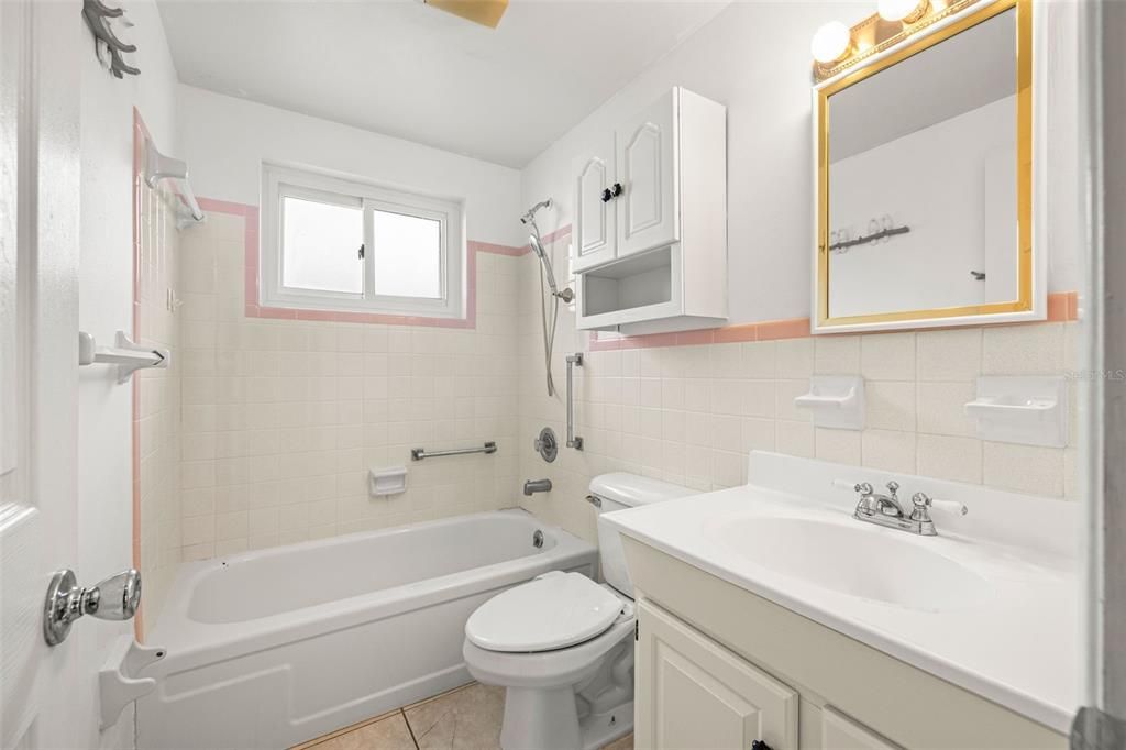 Activo con contrato: $250,000 (2 camas, 1 baños, 1295 Pies cuadrados)