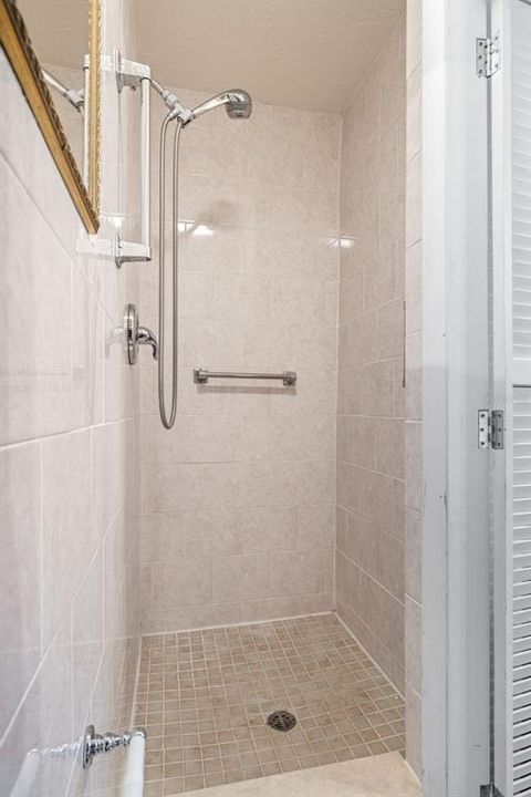 Activo con contrato: $250,000 (2 camas, 1 baños, 1295 Pies cuadrados)