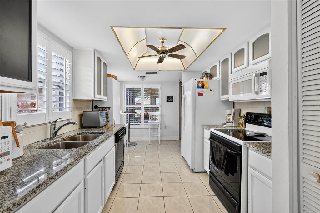 For Sale: $219,900 (2 beds, 2 baths, 1135 Square Feet)