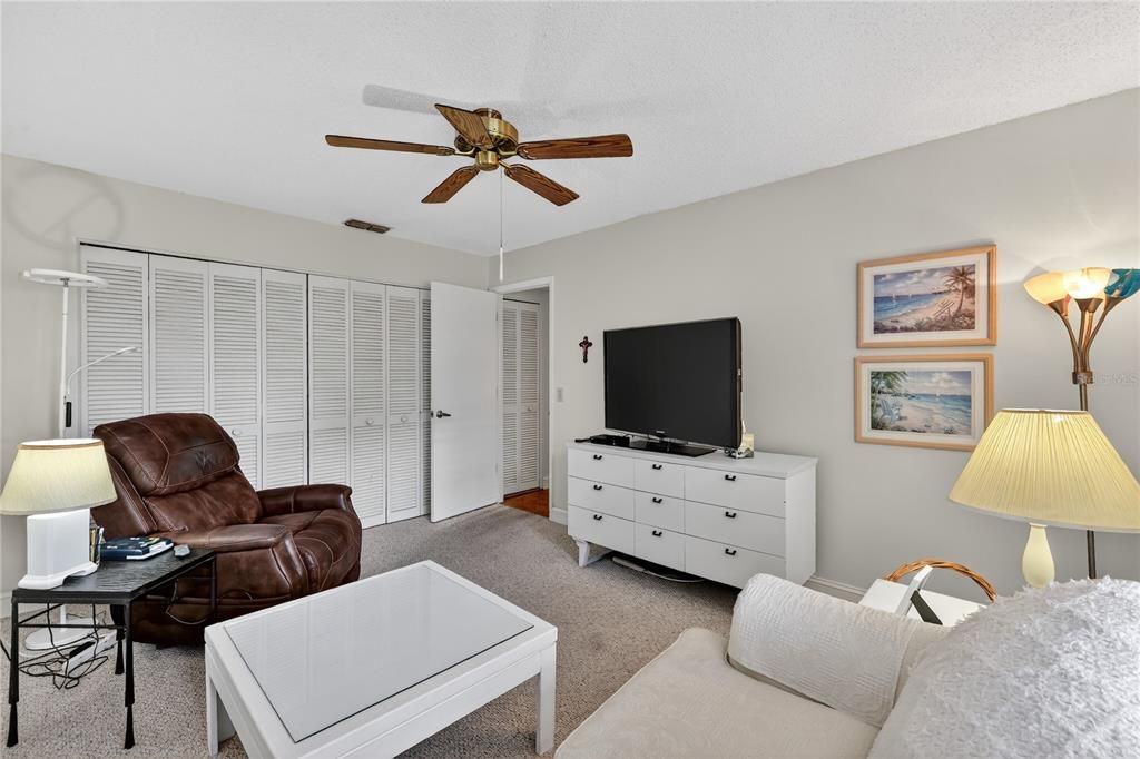 For Sale: $219,900 (2 beds, 2 baths, 1135 Square Feet)