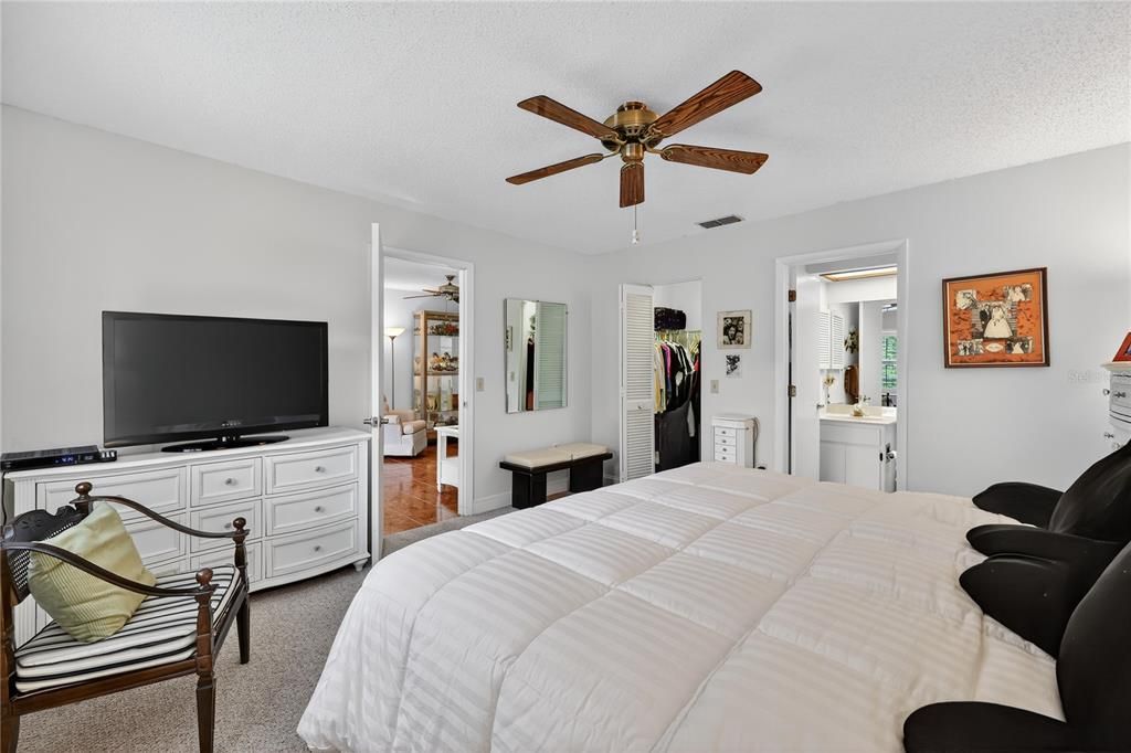 For Sale: $219,900 (2 beds, 2 baths, 1135 Square Feet)