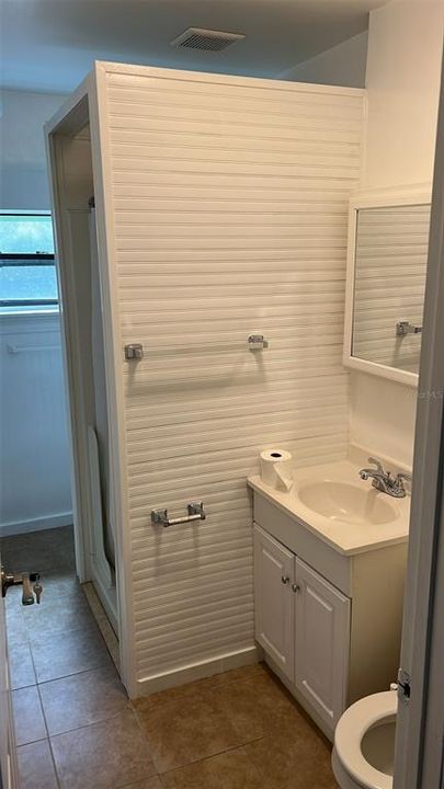 For Rent: $1,250 (1 beds, 1 baths, 876 Square Feet)