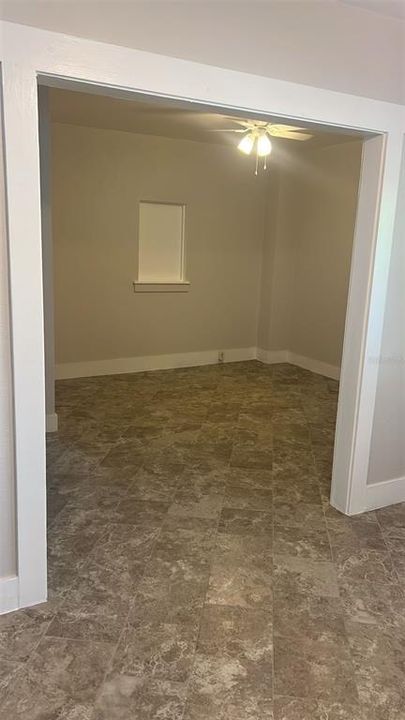 For Rent: $1,250 (1 beds, 1 baths, 876 Square Feet)