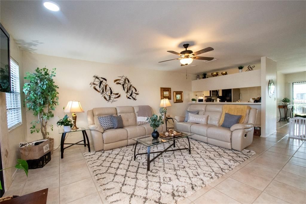 Active With Contract: $229,000 (2 beds, 2 baths, 1314 Square Feet)