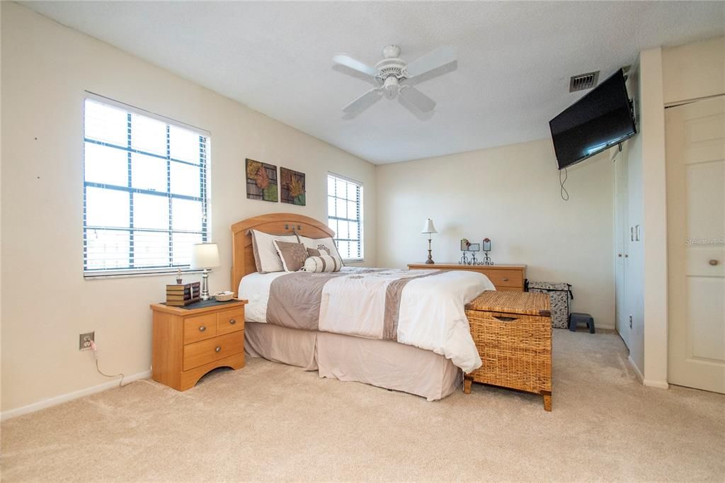 Active With Contract: $229,000 (2 beds, 2 baths, 1314 Square Feet)