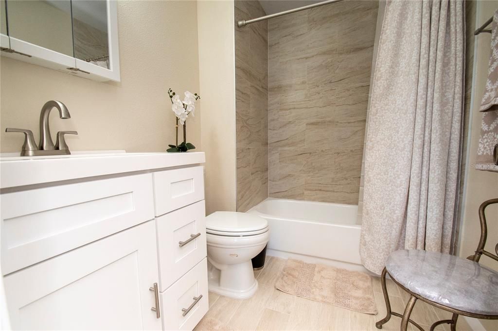 Active With Contract: $229,000 (2 beds, 2 baths, 1314 Square Feet)