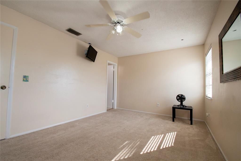 Active With Contract: $229,000 (2 beds, 2 baths, 1314 Square Feet)