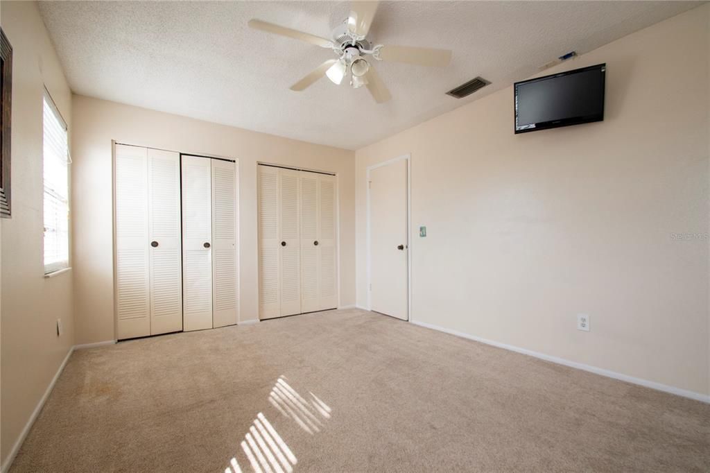 Active With Contract: $229,000 (2 beds, 2 baths, 1314 Square Feet)