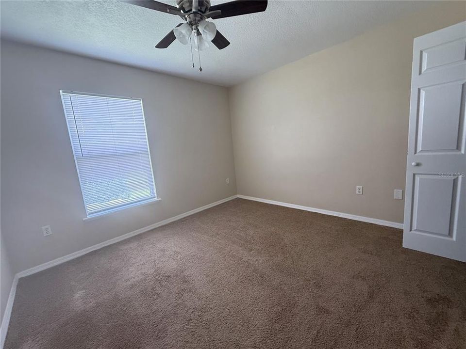 En Venta: $324,900 (4 camas, 3 baños, 2222 Pies cuadrados)