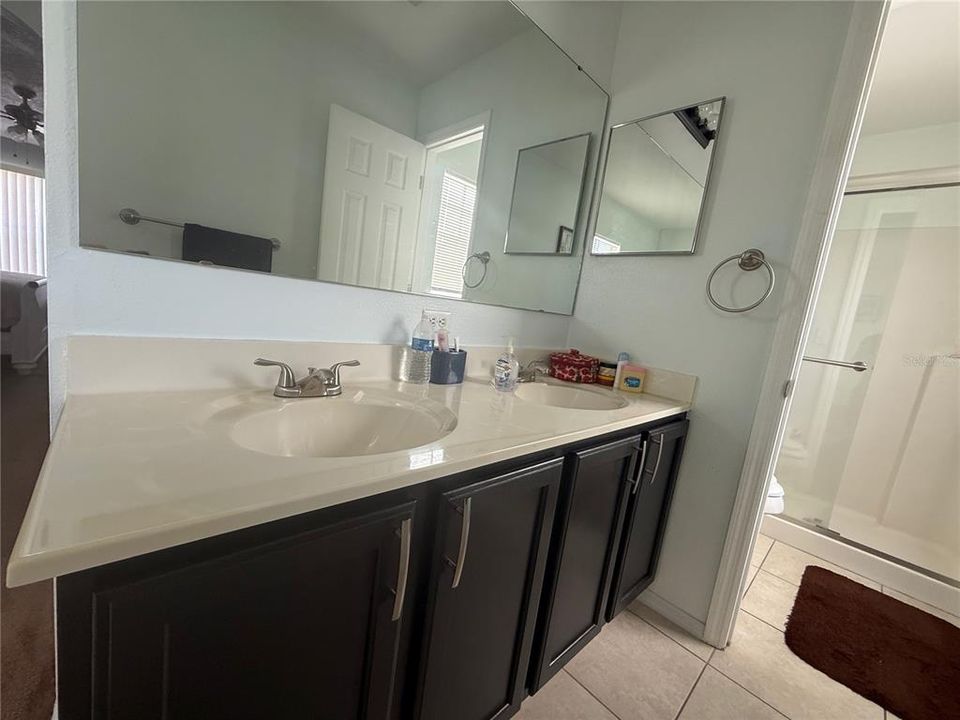 En Venta: $324,900 (4 camas, 3 baños, 2222 Pies cuadrados)