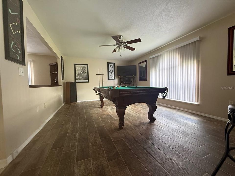 En Venta: $324,900 (4 camas, 3 baños, 2222 Pies cuadrados)