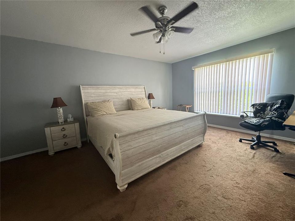 En Venta: $324,900 (4 camas, 3 baños, 2222 Pies cuadrados)