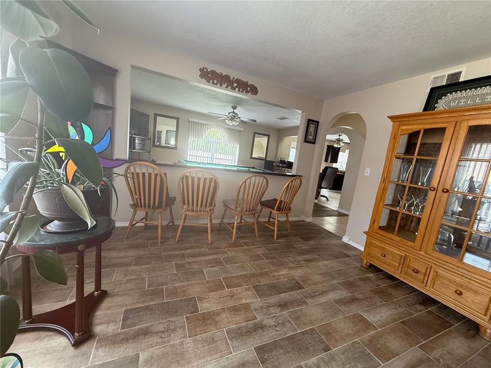 En Venta: $324,900 (4 camas, 3 baños, 2222 Pies cuadrados)