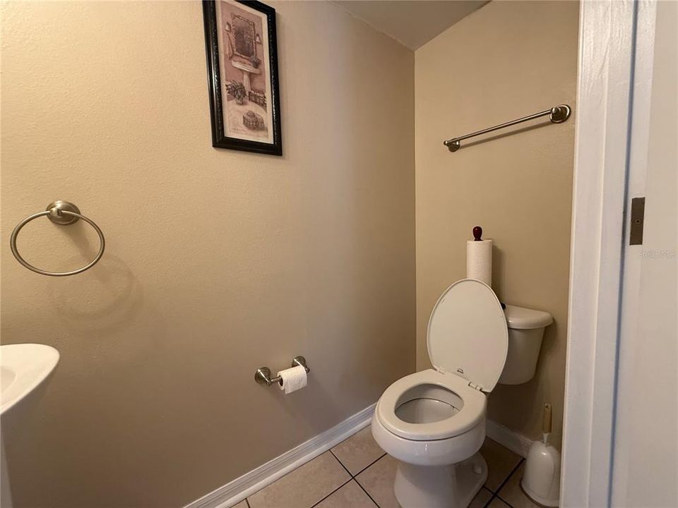 En Venta: $324,900 (4 camas, 3 baños, 2222 Pies cuadrados)