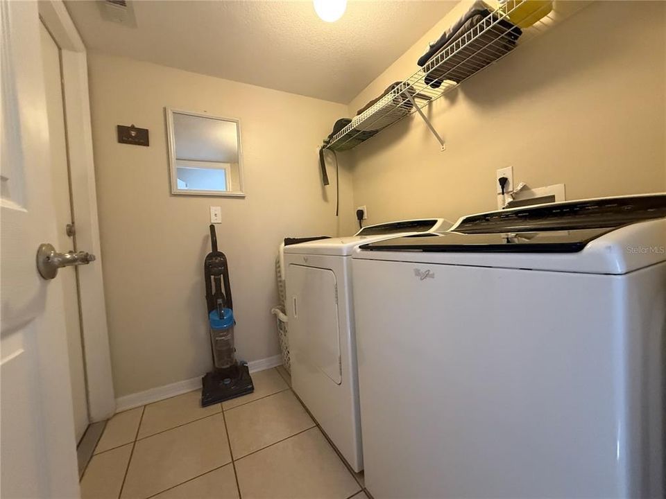 En Venta: $324,900 (4 camas, 3 baños, 2222 Pies cuadrados)