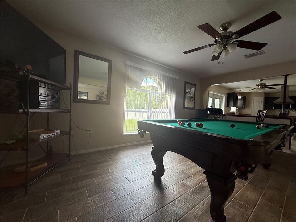 En Venta: $324,900 (4 camas, 3 baños, 2222 Pies cuadrados)