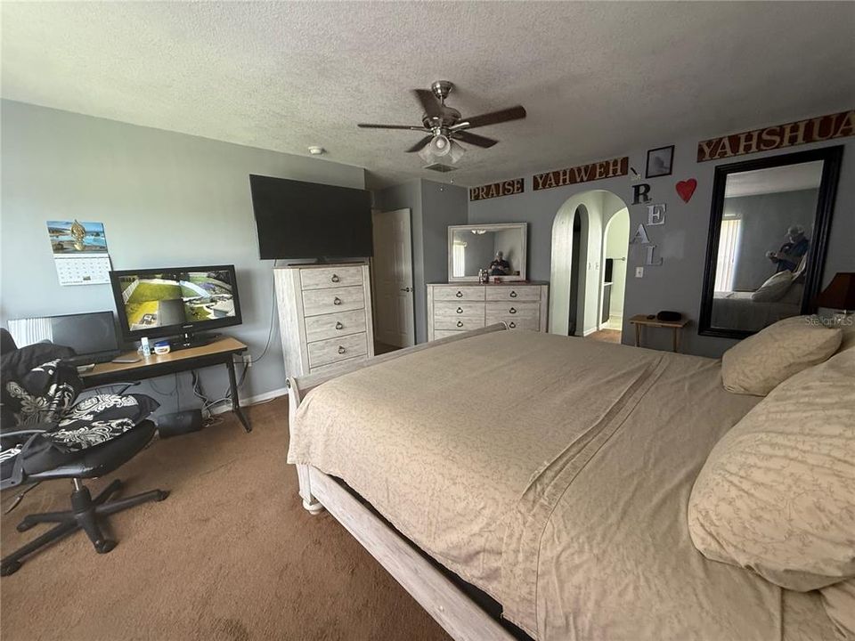 En Venta: $324,900 (4 camas, 3 baños, 2222 Pies cuadrados)