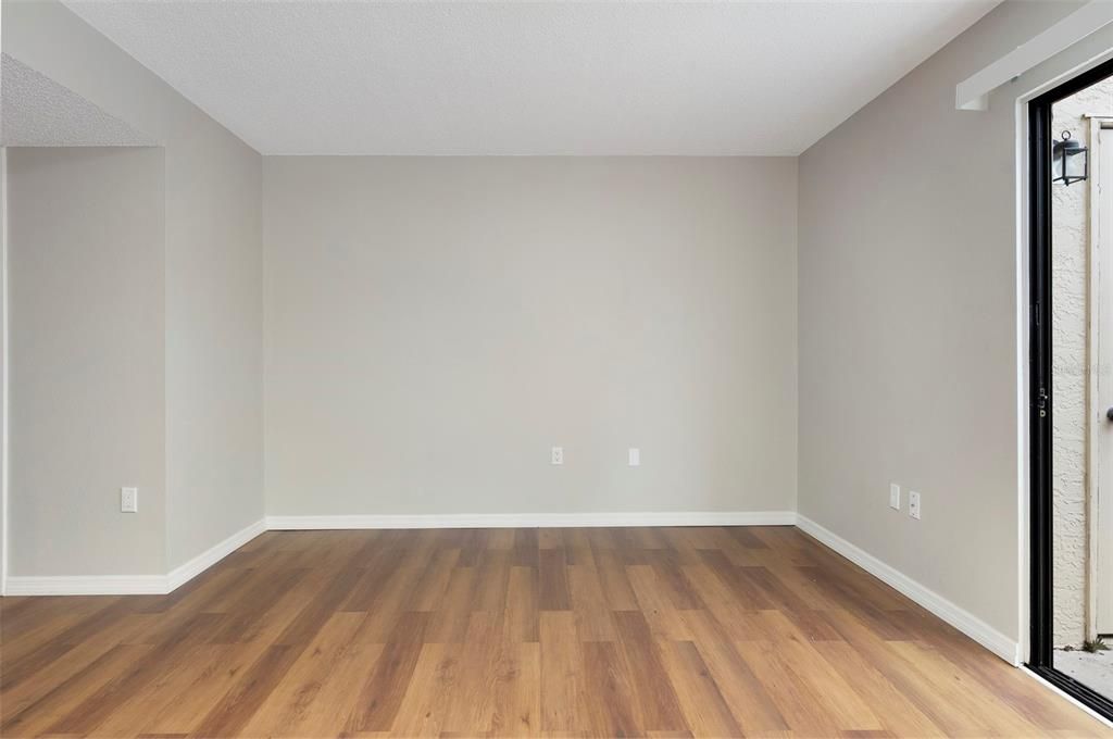 Active With Contract: $1,450 (2 beds, 1 baths, 1015 Square Feet)