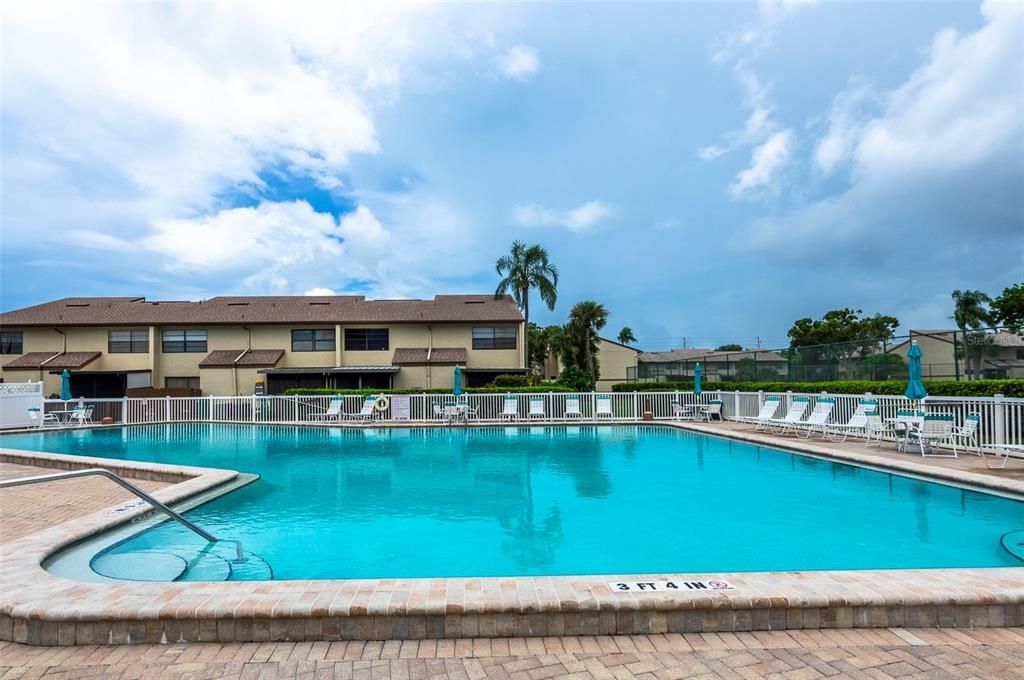 Active With Contract: $1,450 (2 beds, 1 baths, 1015 Square Feet)