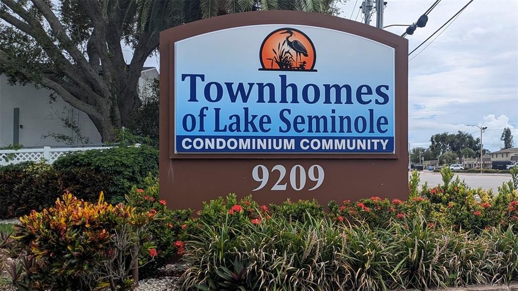 Active With Contract: $1,450 (2 beds, 1 baths, 1015 Square Feet)