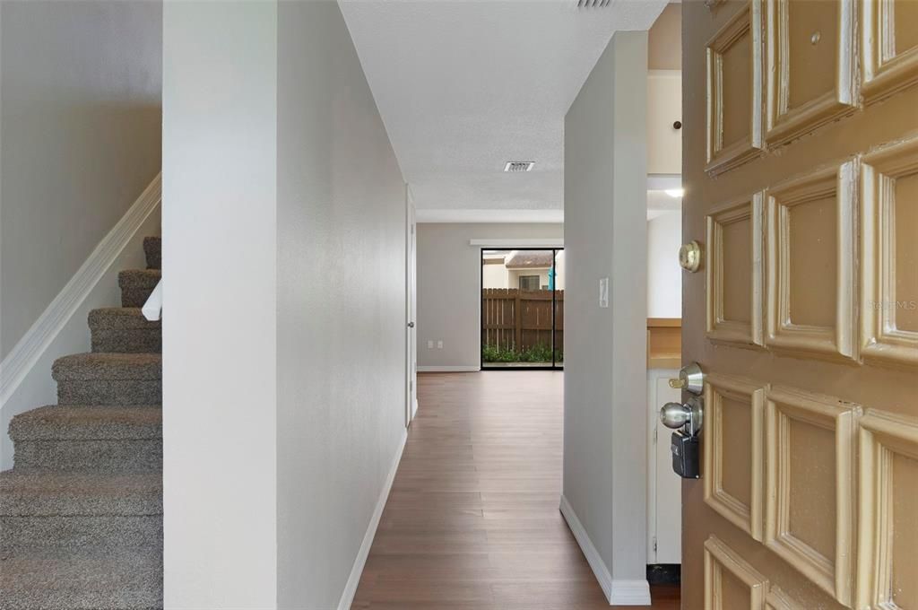 Active With Contract: $1,450 (2 beds, 1 baths, 1015 Square Feet)