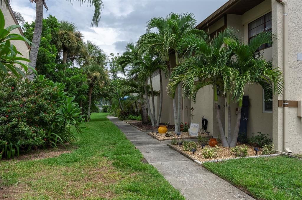 Active With Contract: $1,450 (2 beds, 1 baths, 1015 Square Feet)